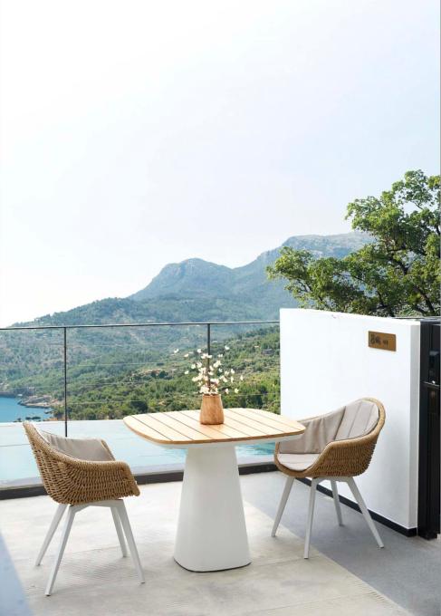 Table repas carré haut de gamme en aluminium -  avec plateau teck - MILO